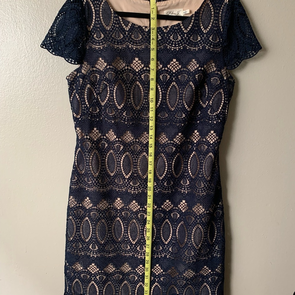Eliza J Scalloped Lace Navy Sheath Dress Size:10 NWOT Gold Zipper On Back. - Picture 8 of 10